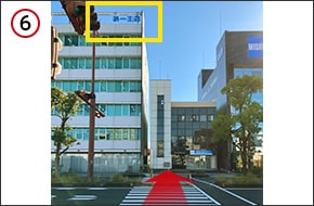 栄町二南の信号に着いたら、第一生命ビル側に横断歩道を渡ります。
正面の津第一生命ビルディングが目的地です。